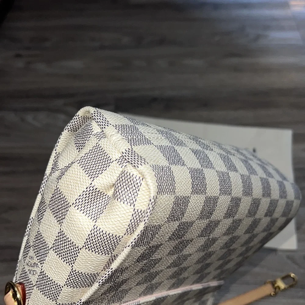 Authentic Louis Vuitton croisette in azur/pink interior - Picture 15 of 17